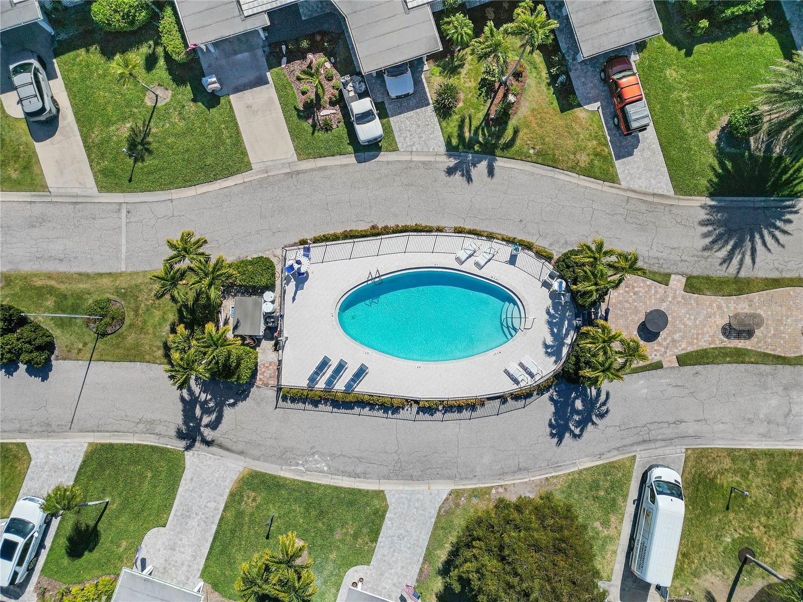 POINT WHITECAP APTS - Residential