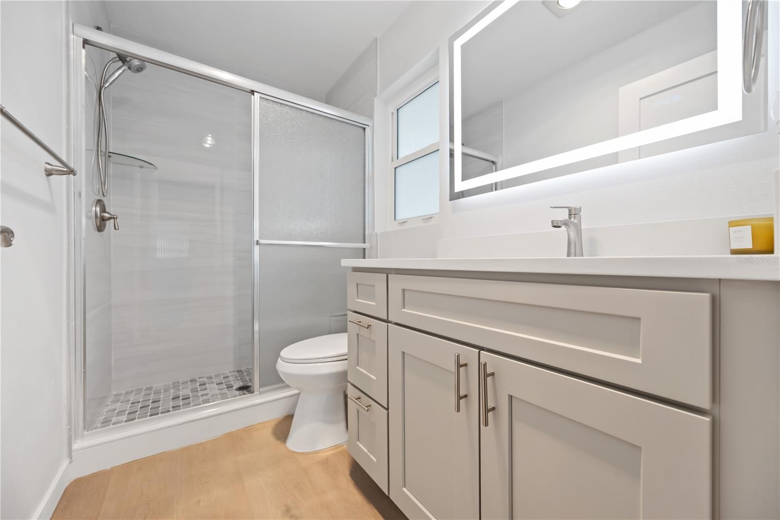 POINT WHITECAP APTS - Residential