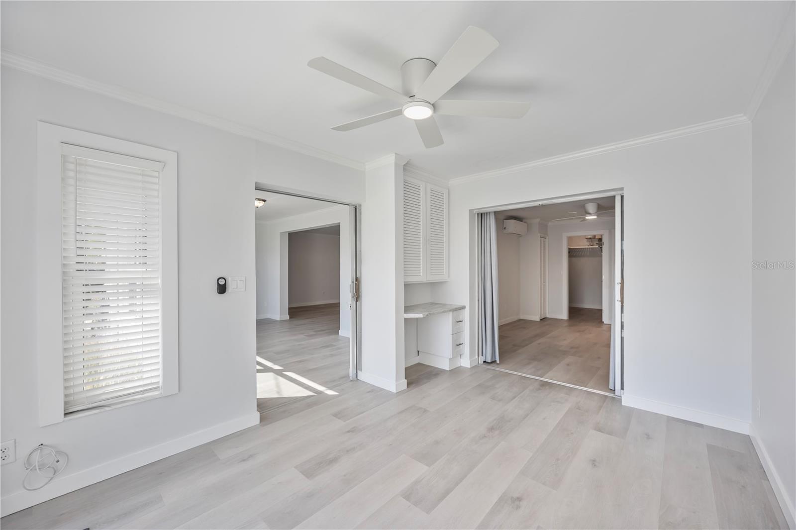 POINT WHITECAP APTS - Residential