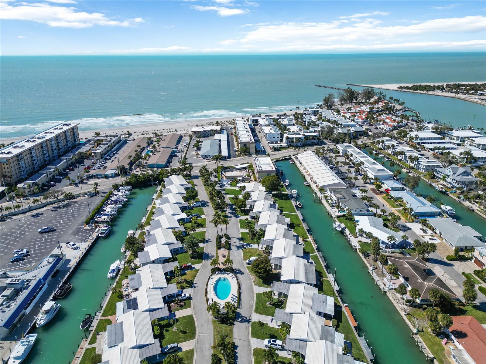 825 WHITE CAP CIRCLE 4