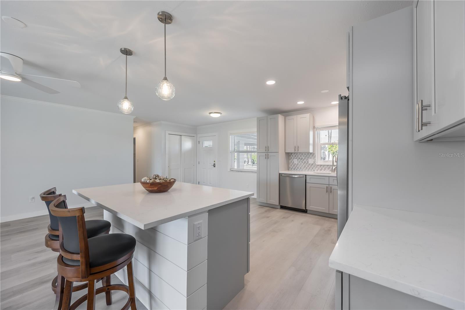 POINT WHITECAP APTS - Residential