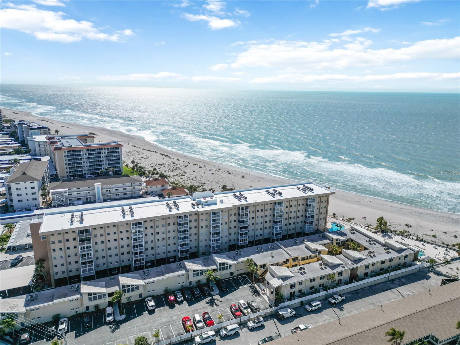 POINT WHITECAP APTS - Residential