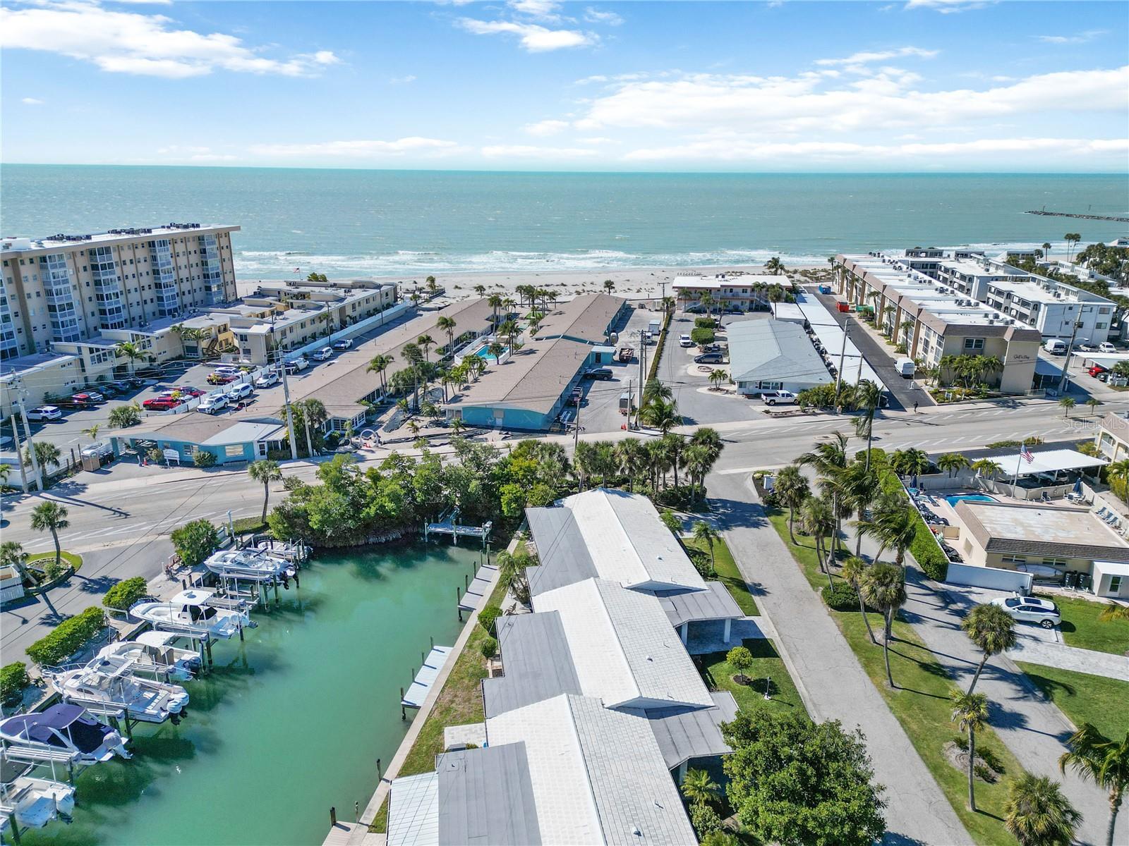 POINT WHITECAP APTS - Residential