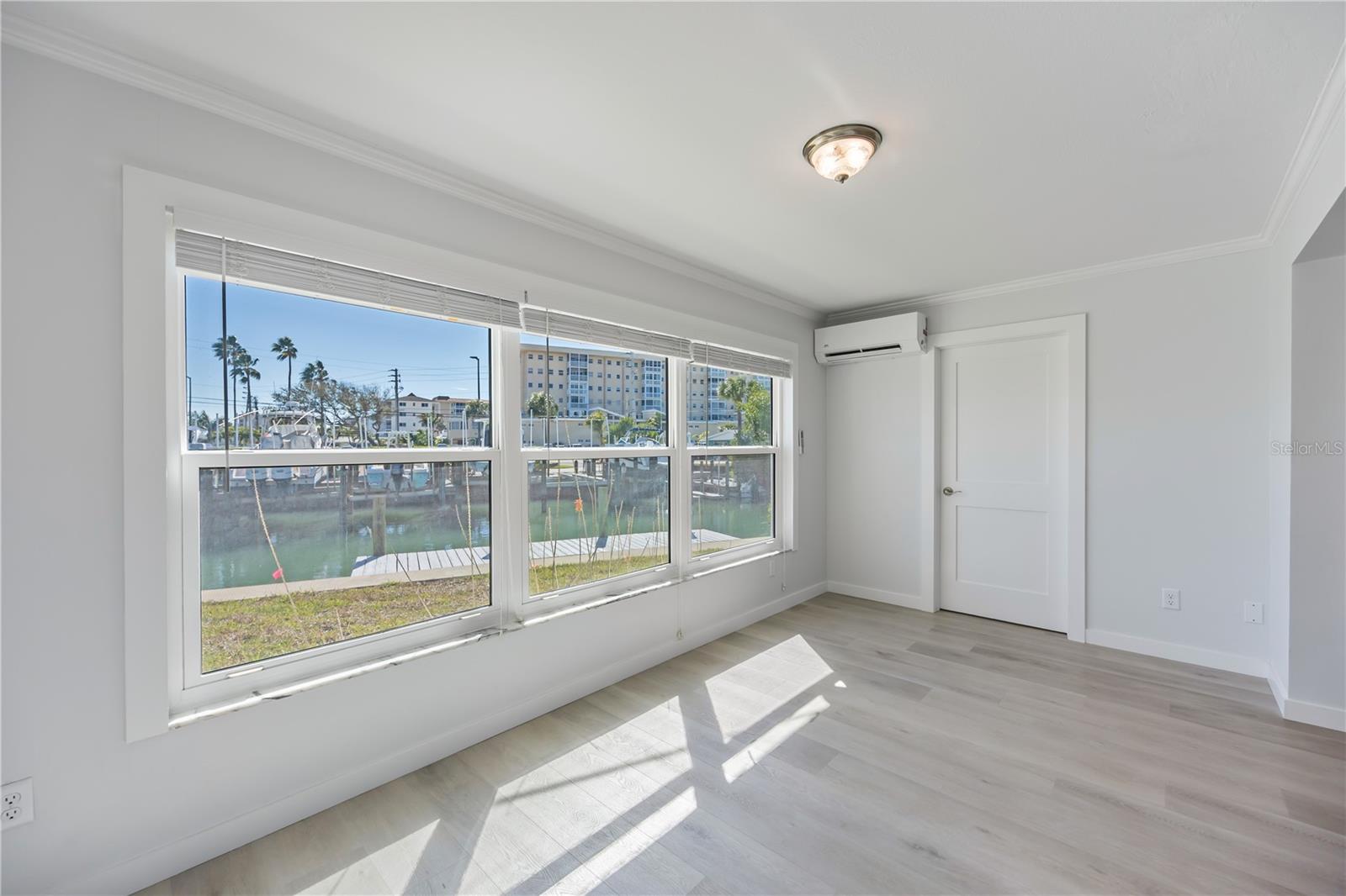 POINT WHITECAP APTS - Residential