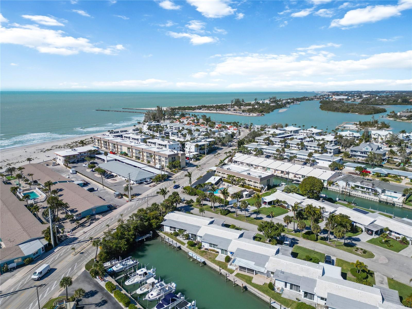 POINT WHITECAP APTS - Residential