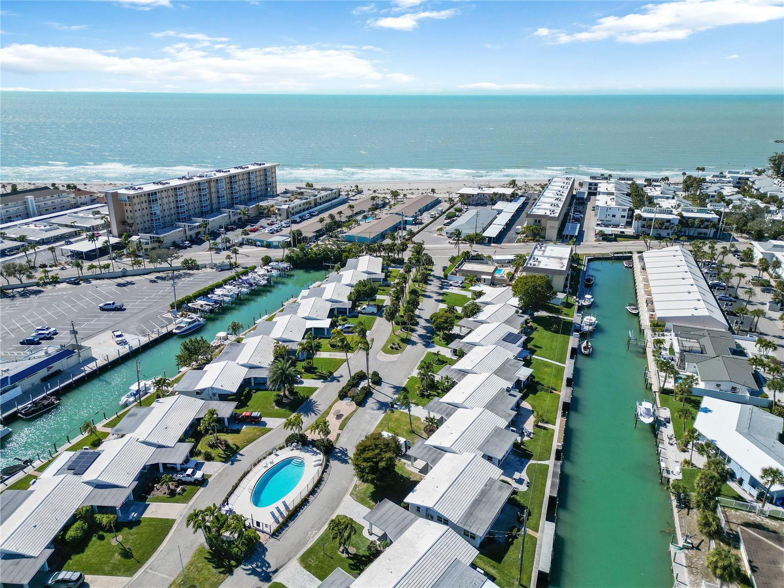 POINT WHITECAP APTS - Residential