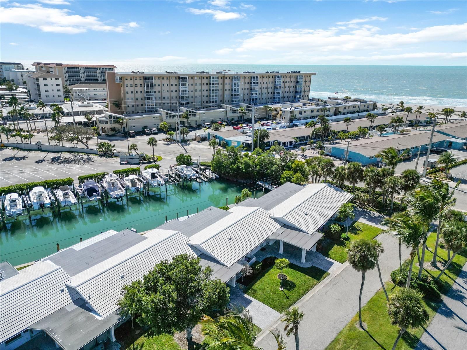 POINT WHITECAP APTS - Residential