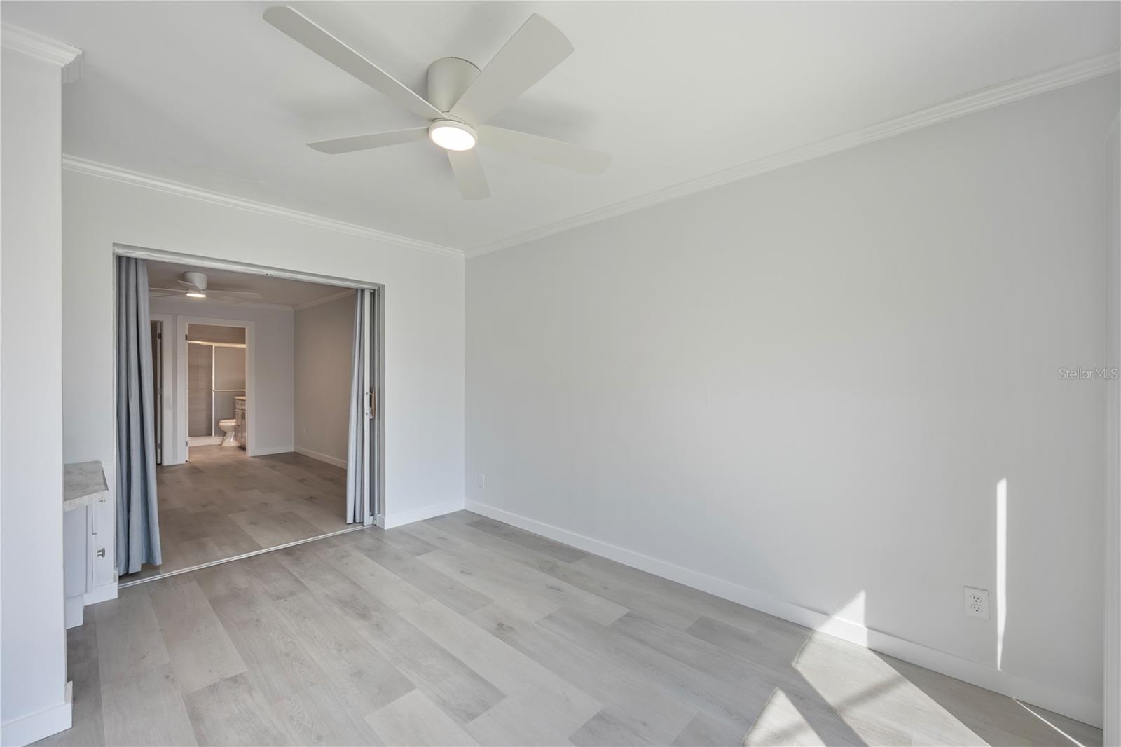 POINT WHITECAP APTS - Residential