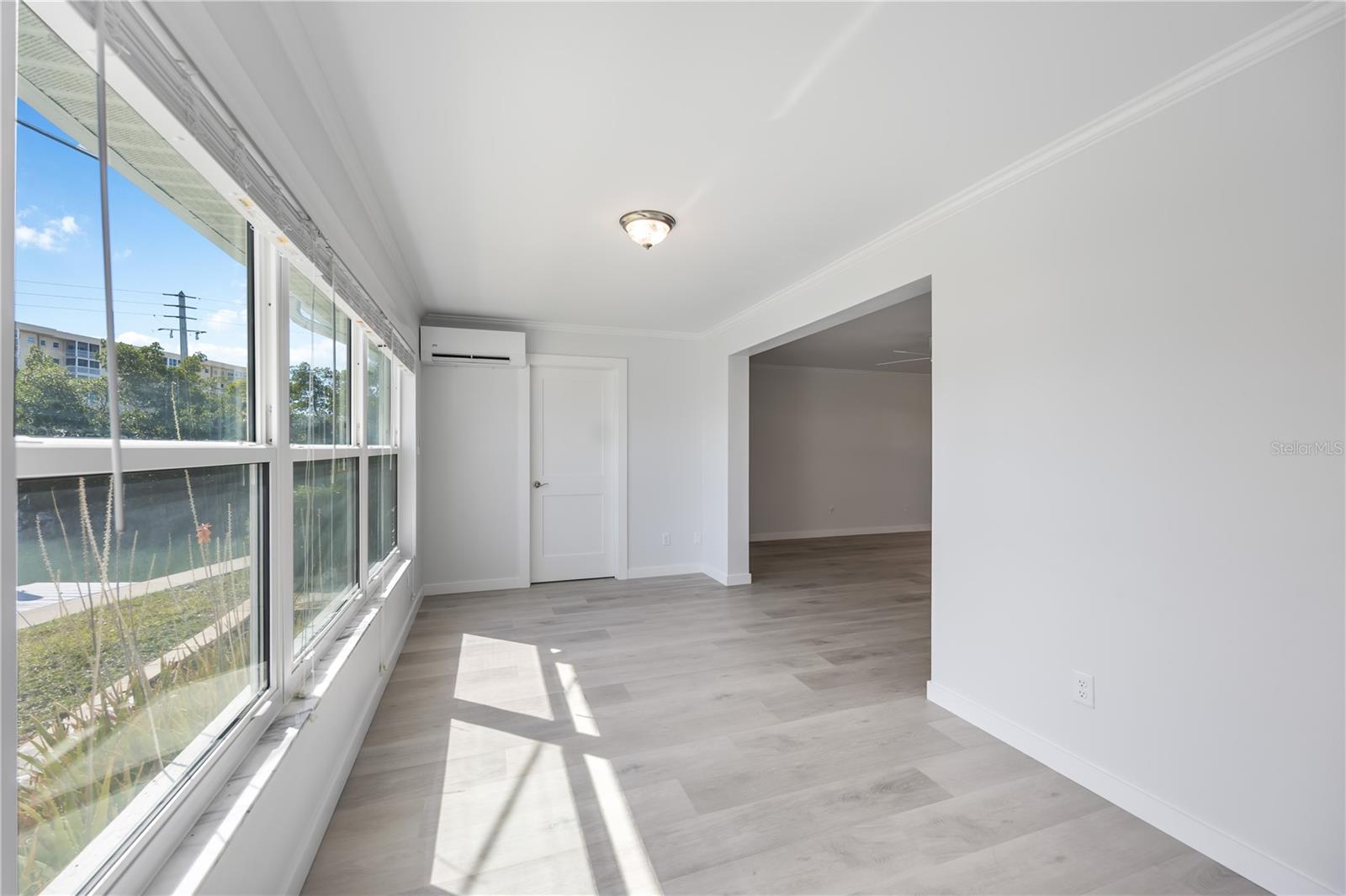 POINT WHITECAP APTS - Residential