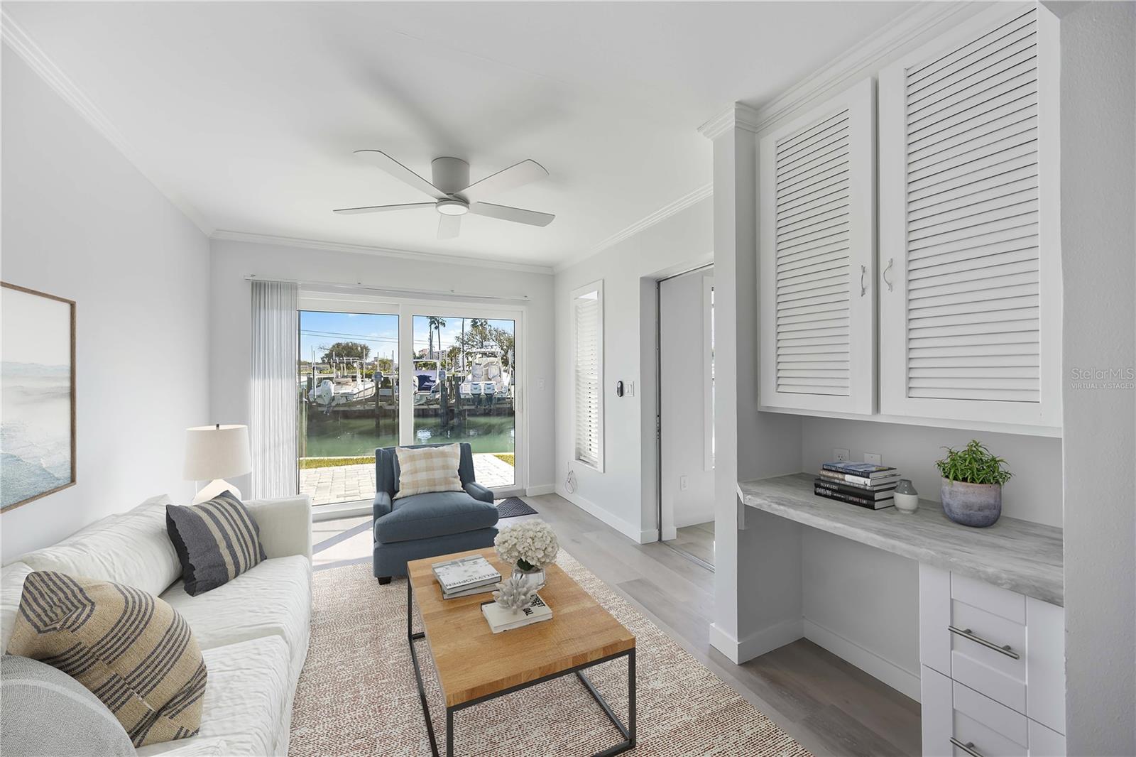 POINT WHITECAP APTS - Residential