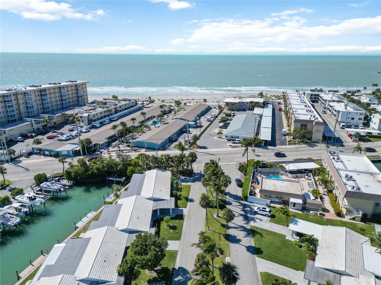 POINT WHITECAP APTS - Residential