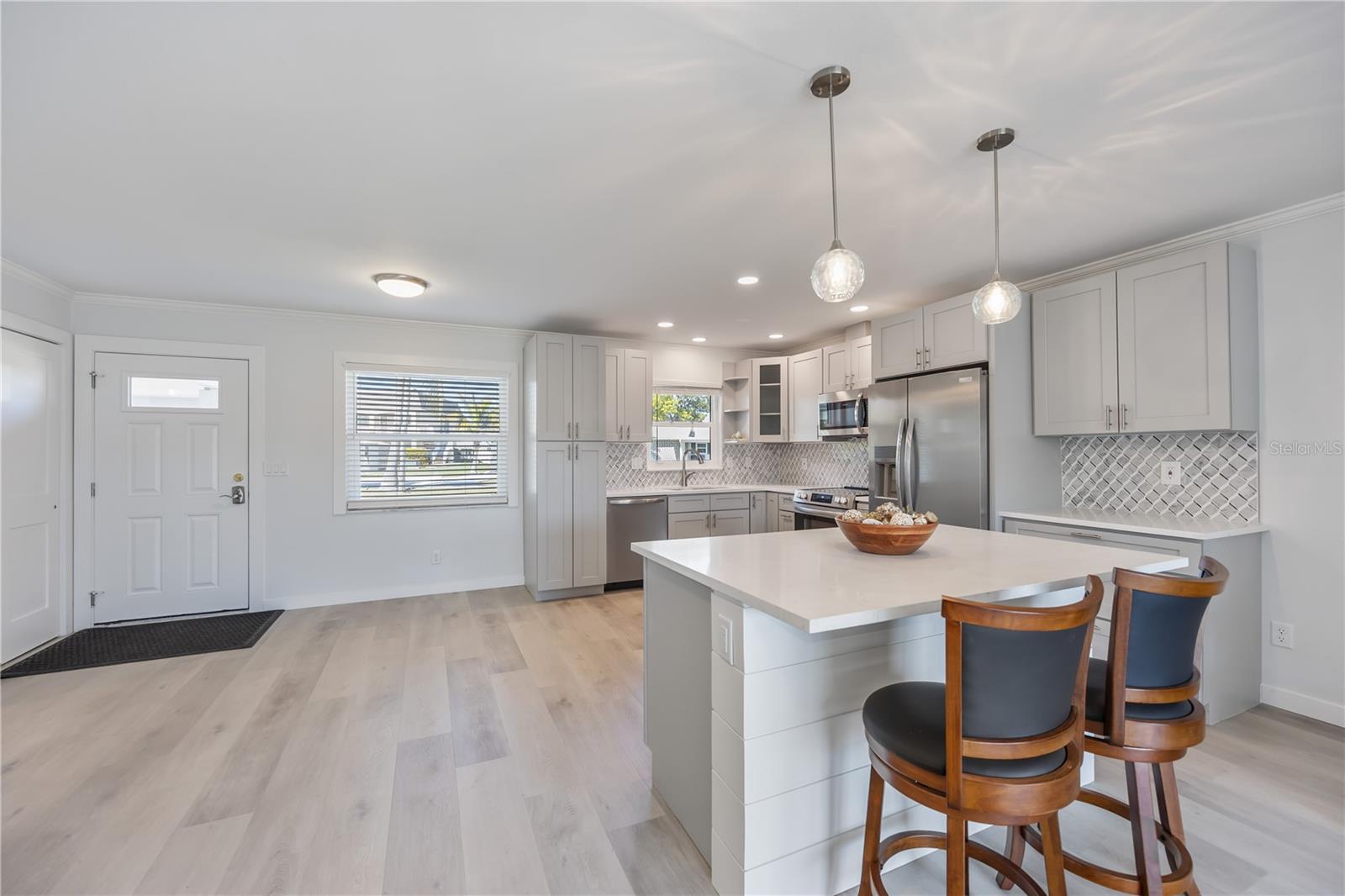 POINT WHITECAP APTS - Residential