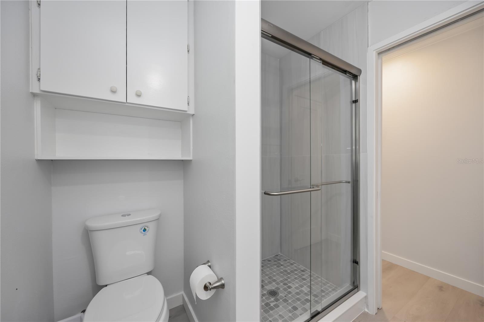 POINT WHITECAP APTS - Residential