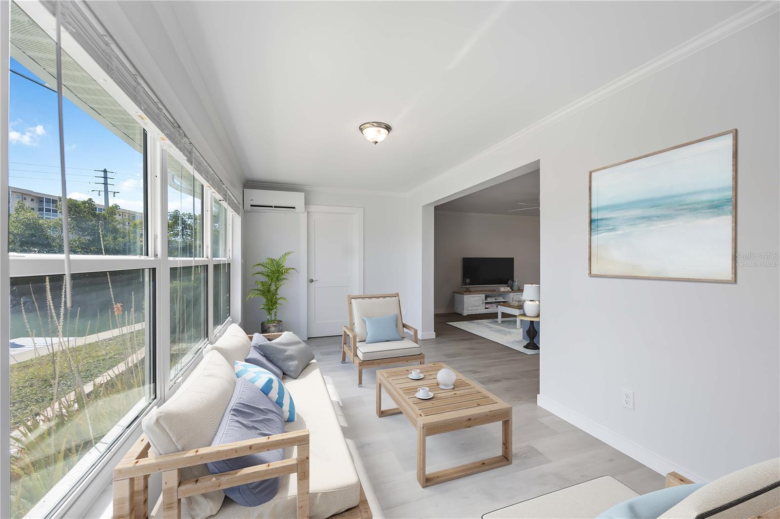 POINT WHITECAP APTS - Residential