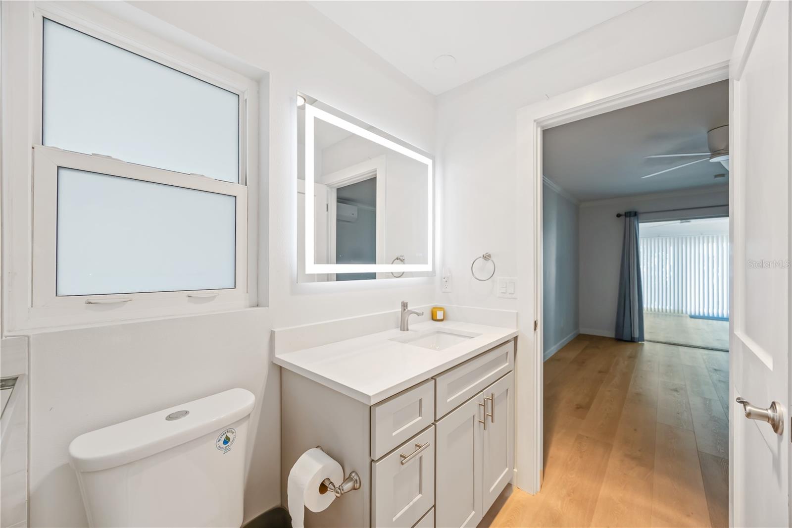 POINT WHITECAP APTS - Residential