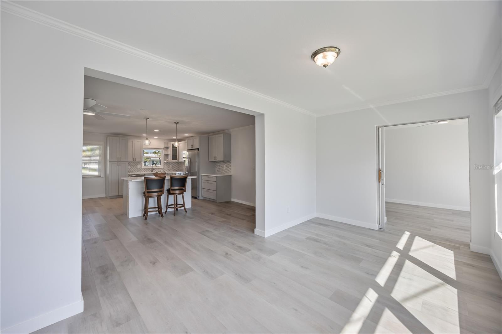 POINT WHITECAP APTS - Residential