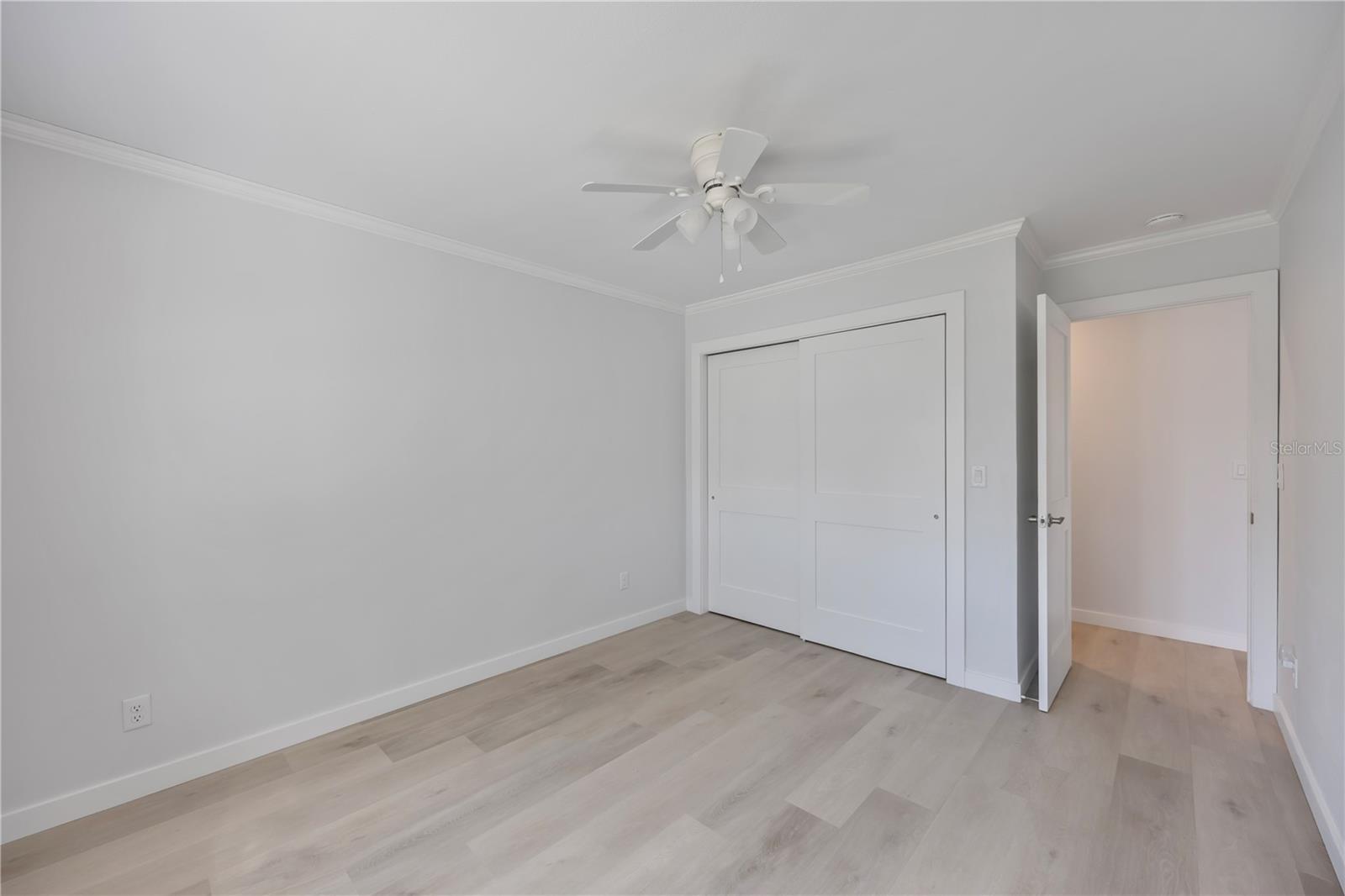 POINT WHITECAP APTS - Residential