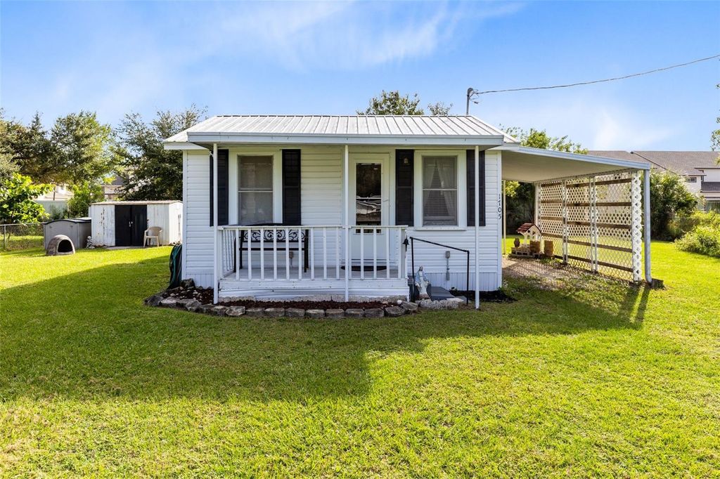 Photo of 1705 Delaware Avenue, Saint Cloud, FL 34769 (MLS # S5136577)