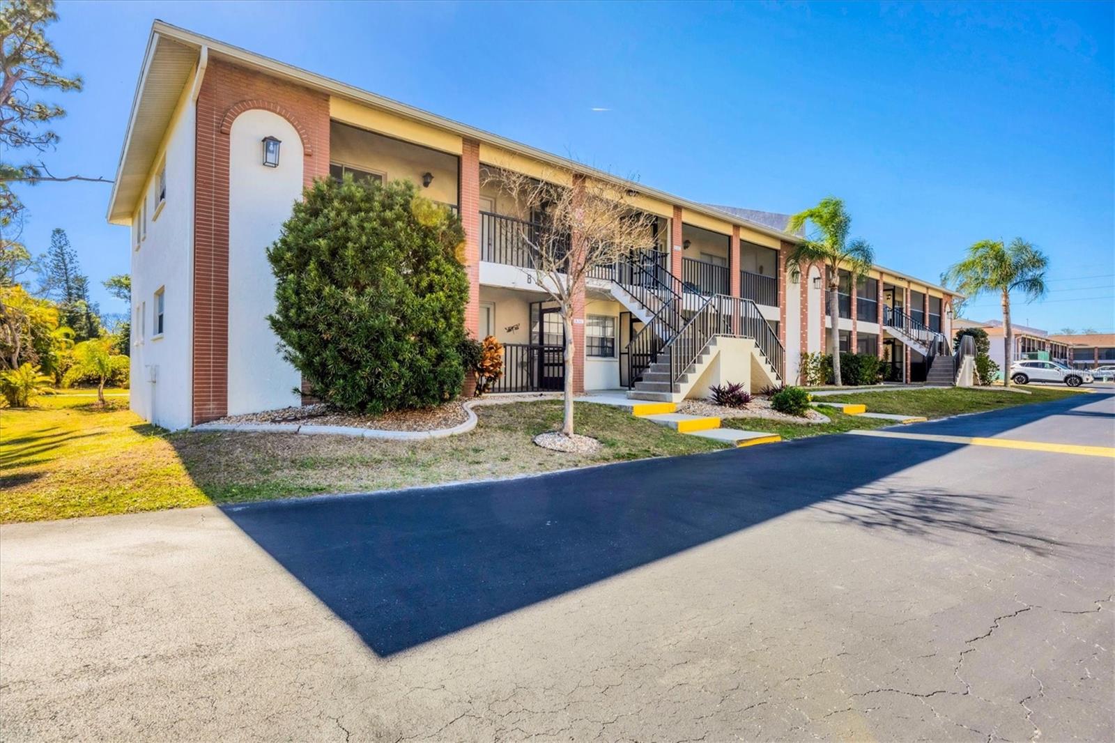 PALM MANOR PH 03 - Residential