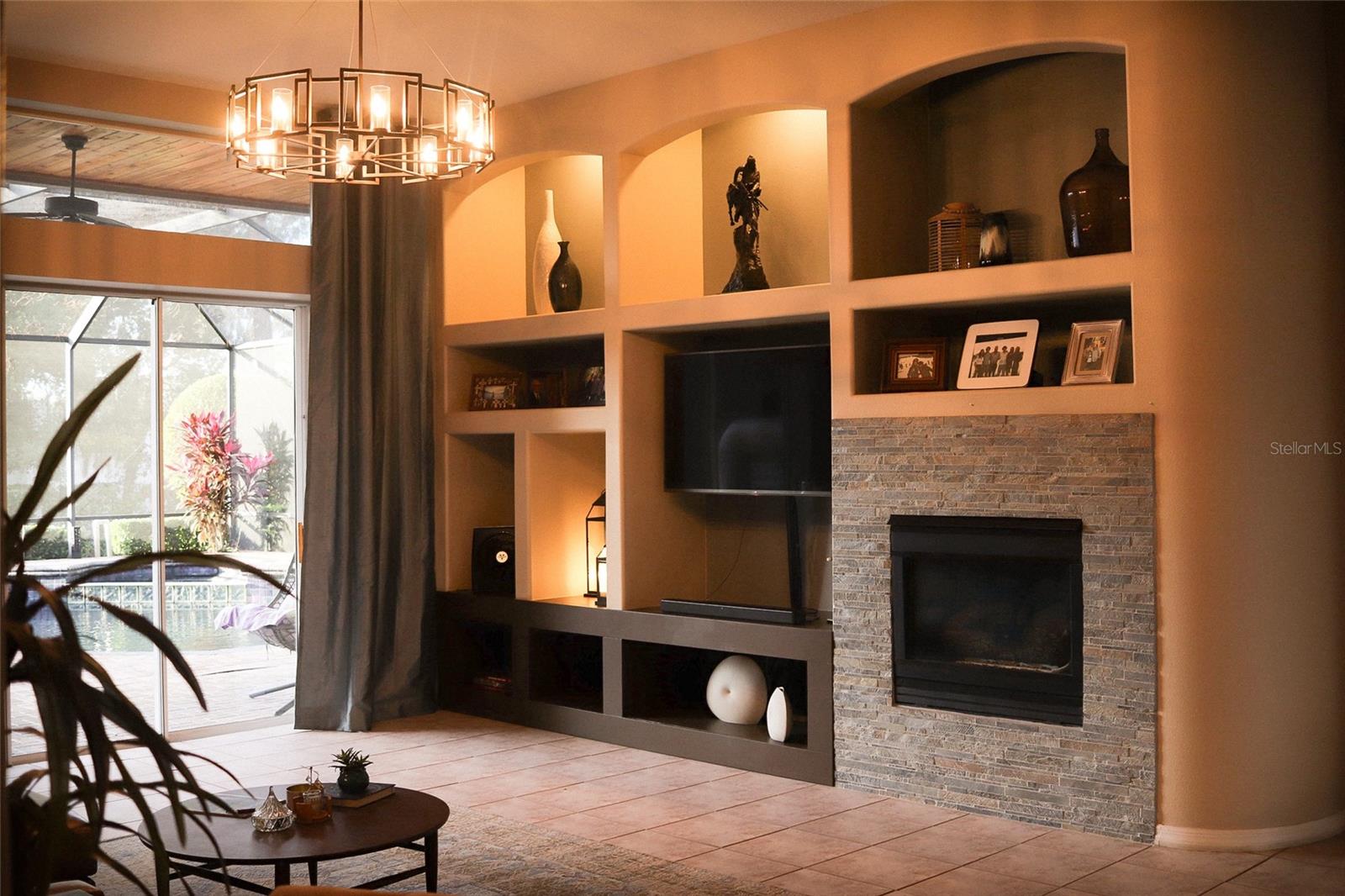 SWANN LAKE - Residential