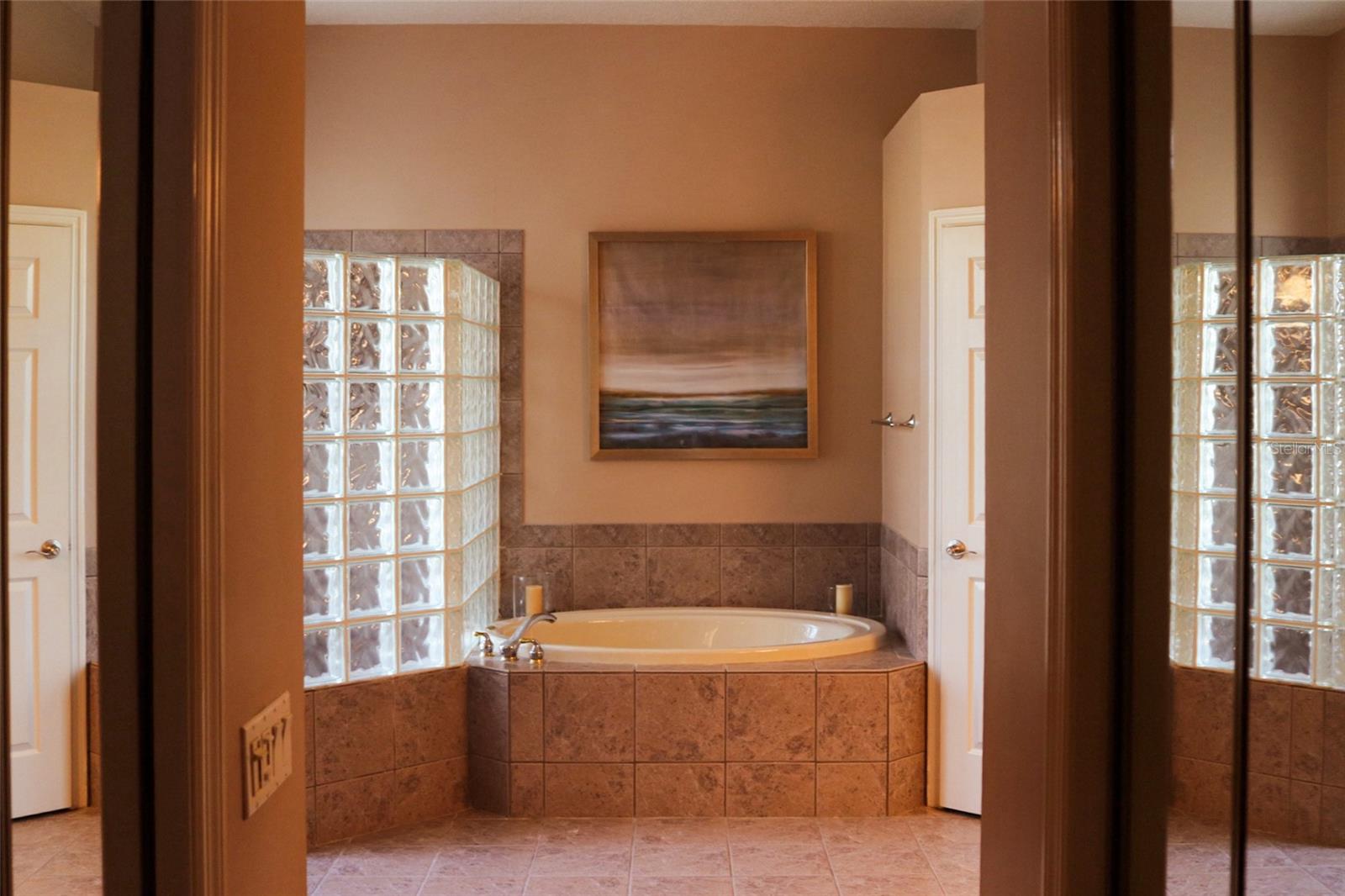 SWANN LAKE - Residential