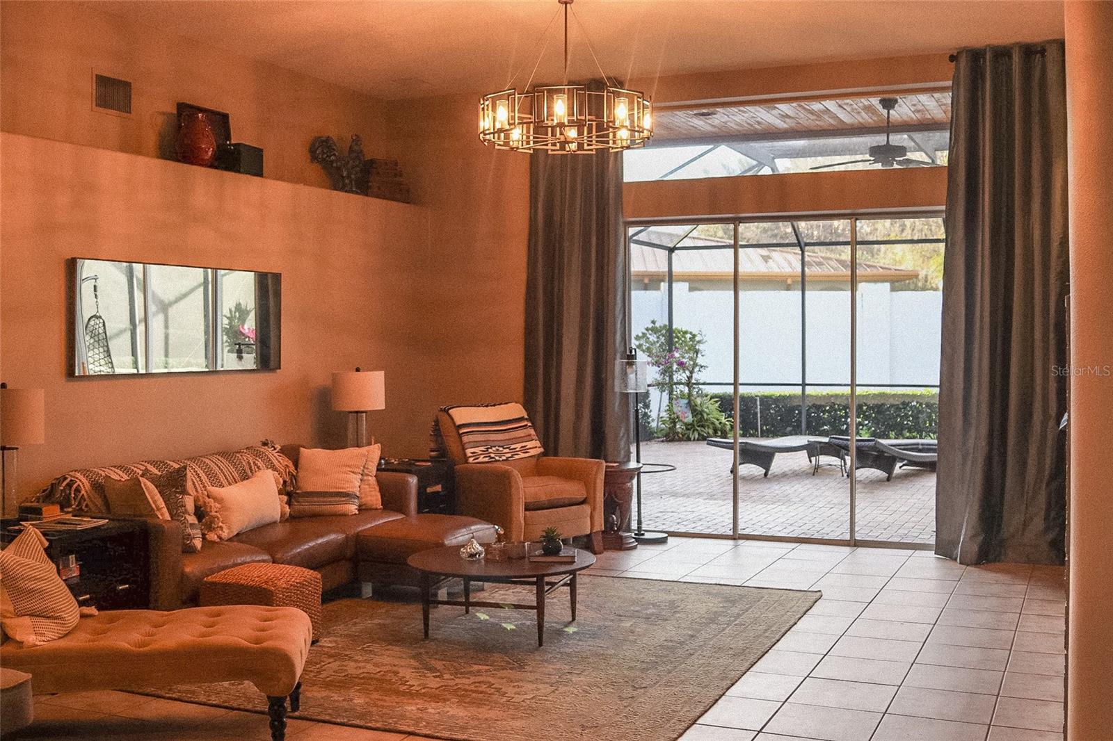 SWANN LAKE - Residential