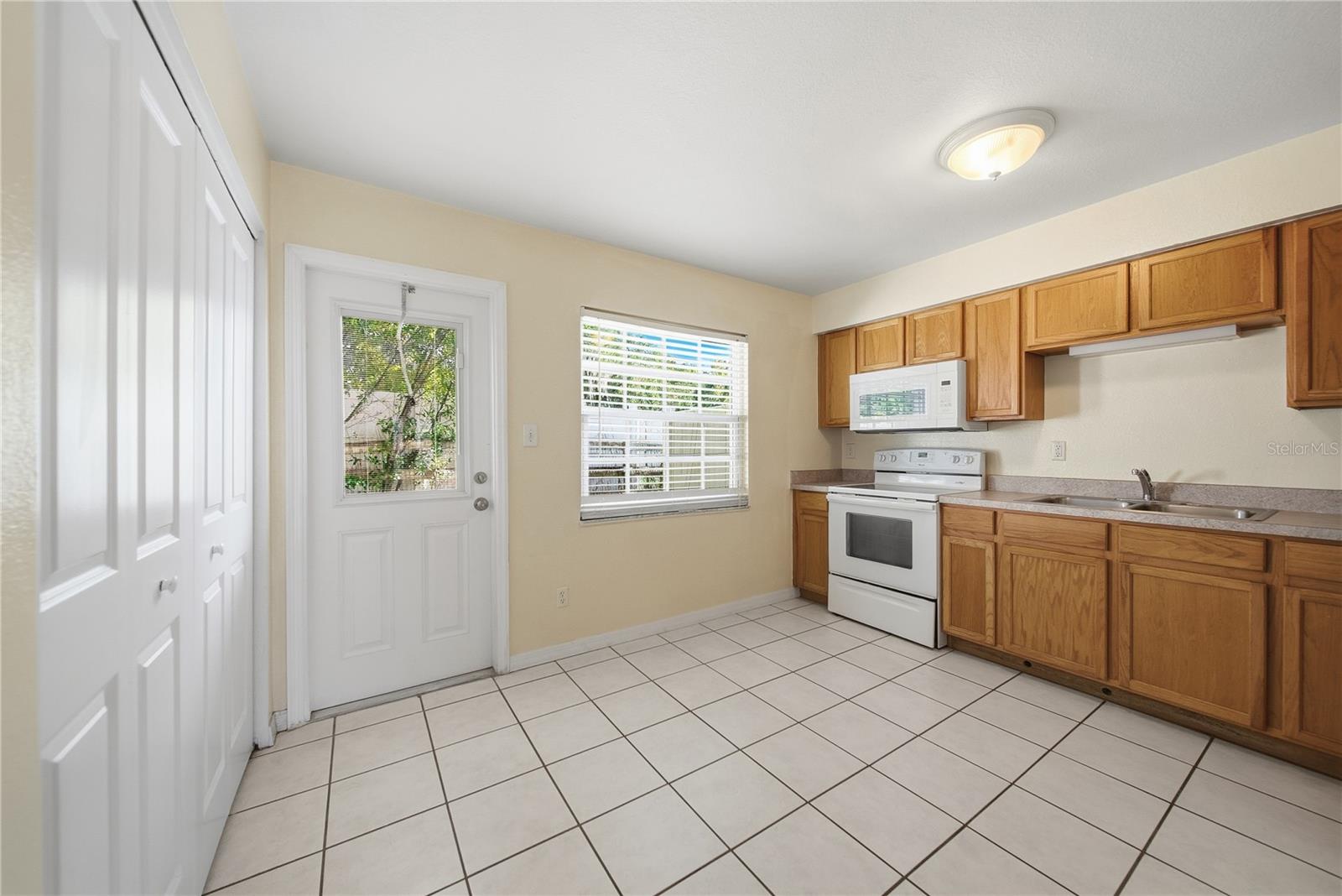 EMBASSY PARK TWNHMS CONDO - Residential Lease