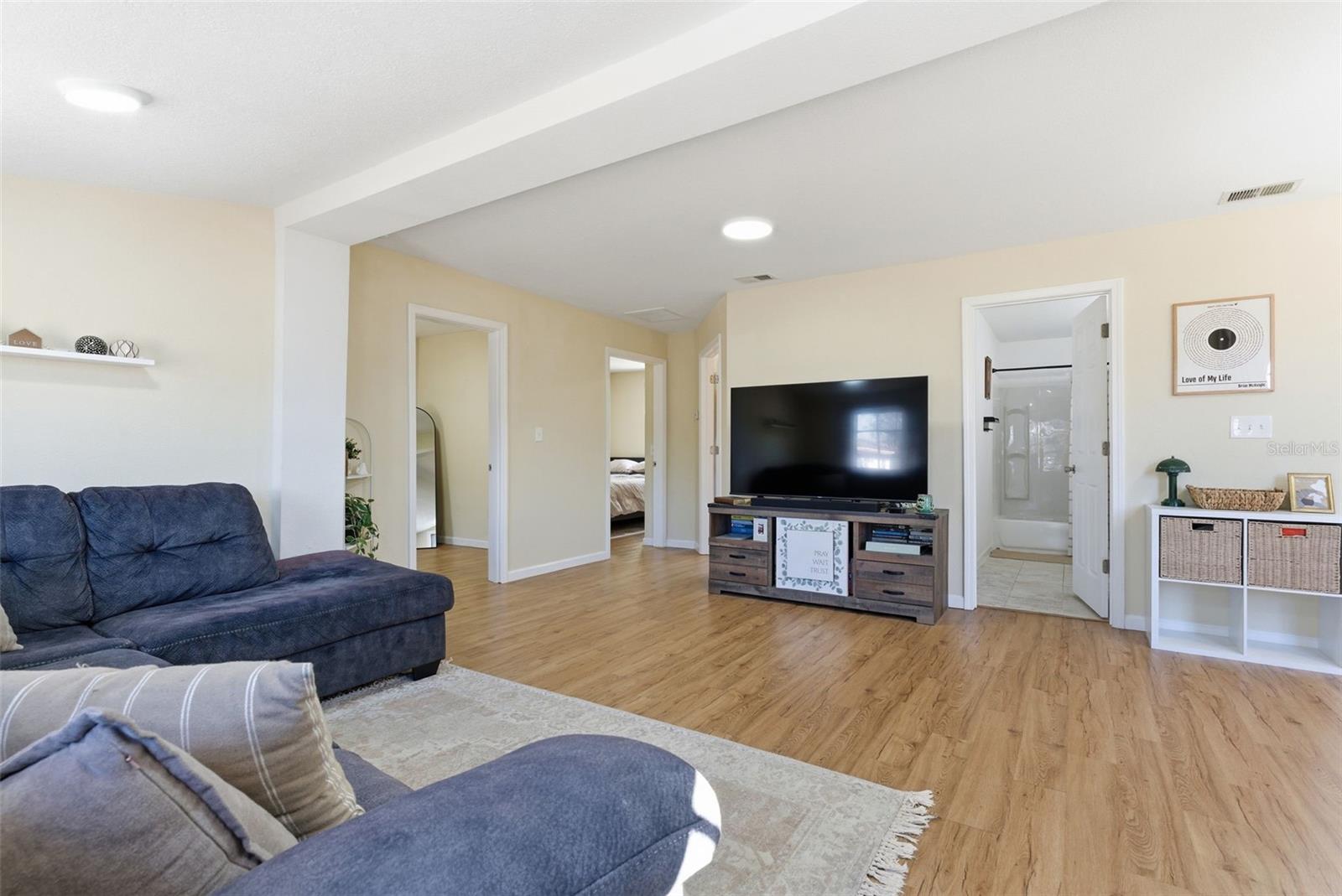 7507 N ORLEANS AVENUE