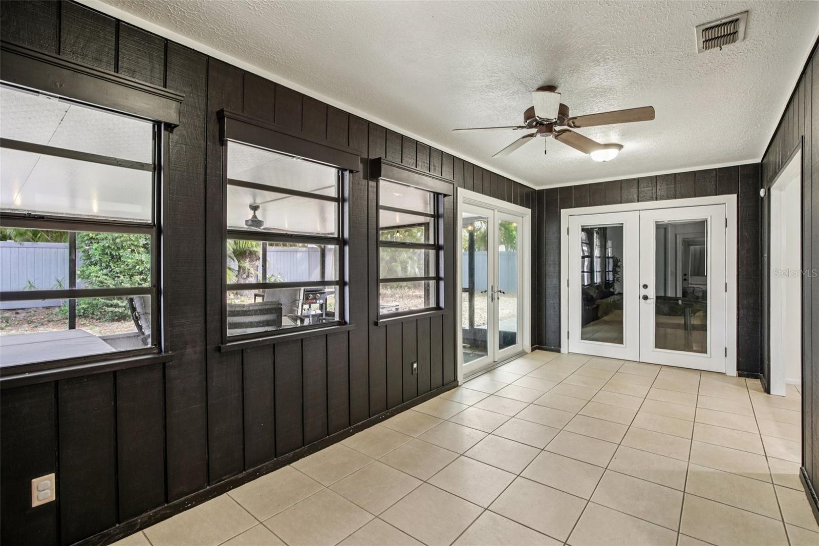 COLONIAL OAKS - Residential