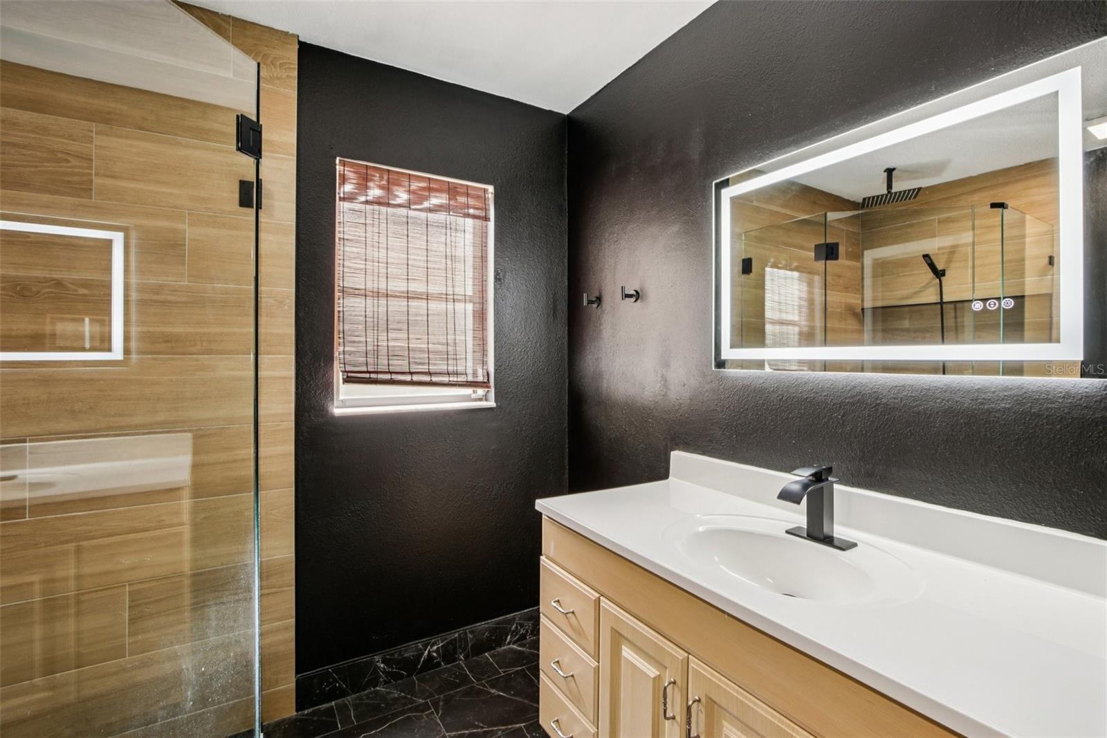 COLONIAL OAKS - Residential