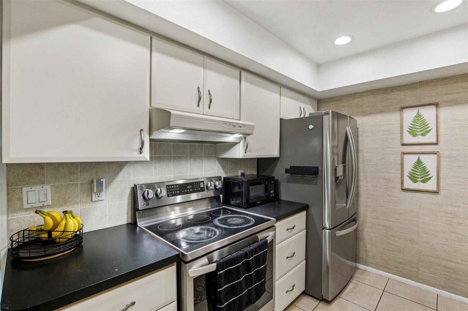 COLONIAL OAKS - Residential