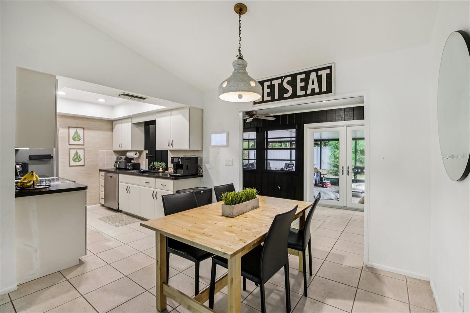 COLONIAL OAKS - Residential