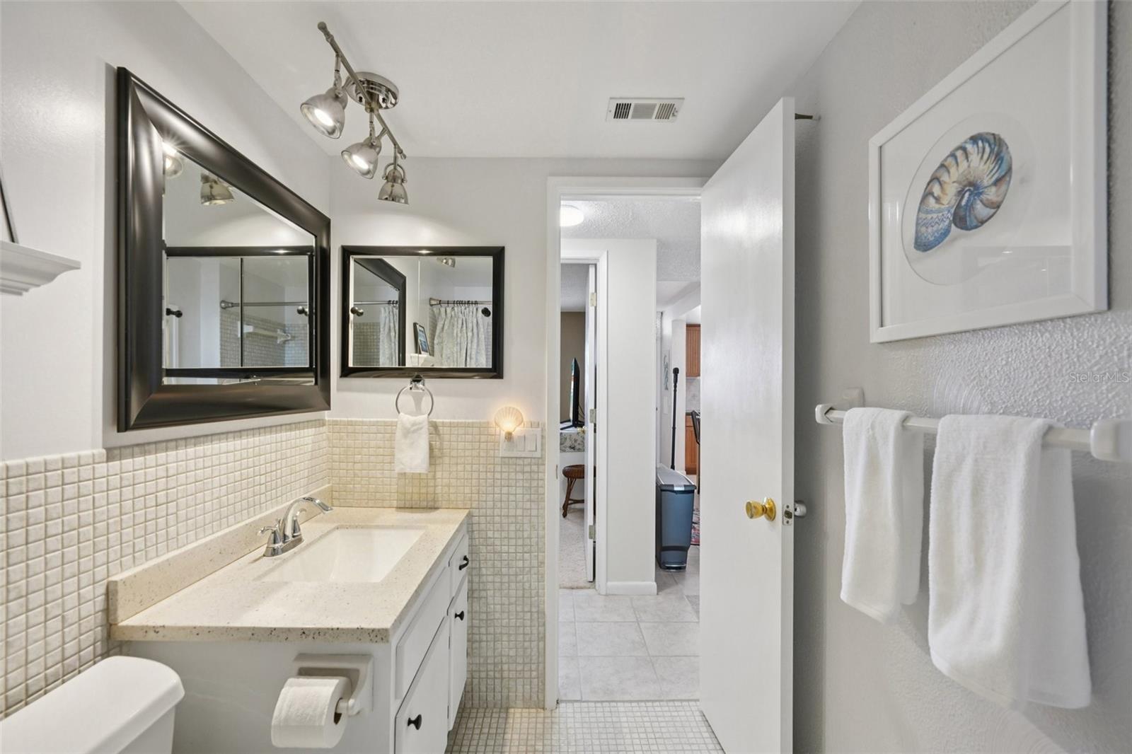 SHORE CREST BLDG - Residential