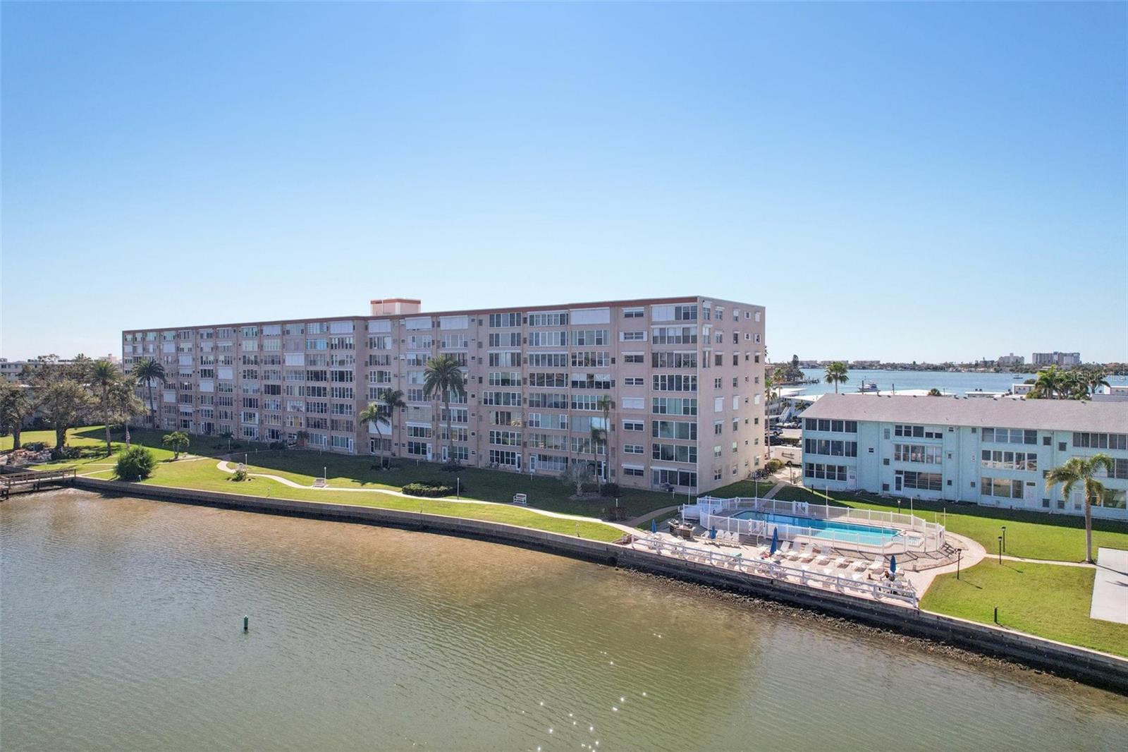 SHORE CREST BLDG - Residential