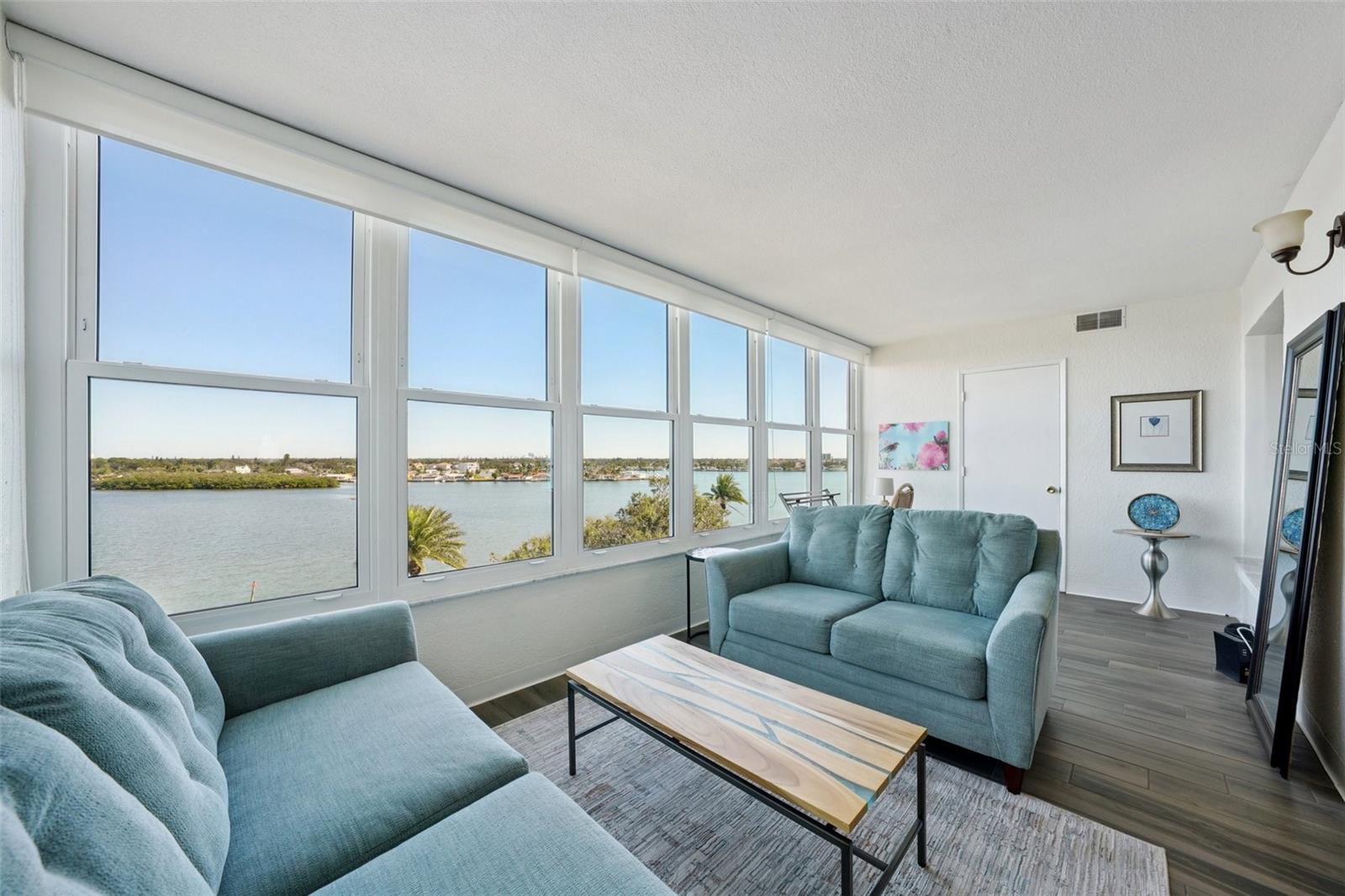 SHORE CREST BLDG - Residential