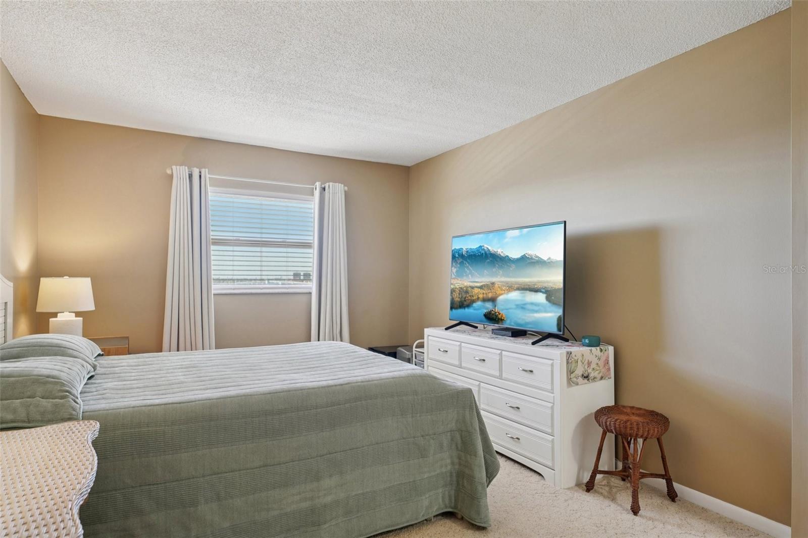 SHORE CREST BLDG - Residential