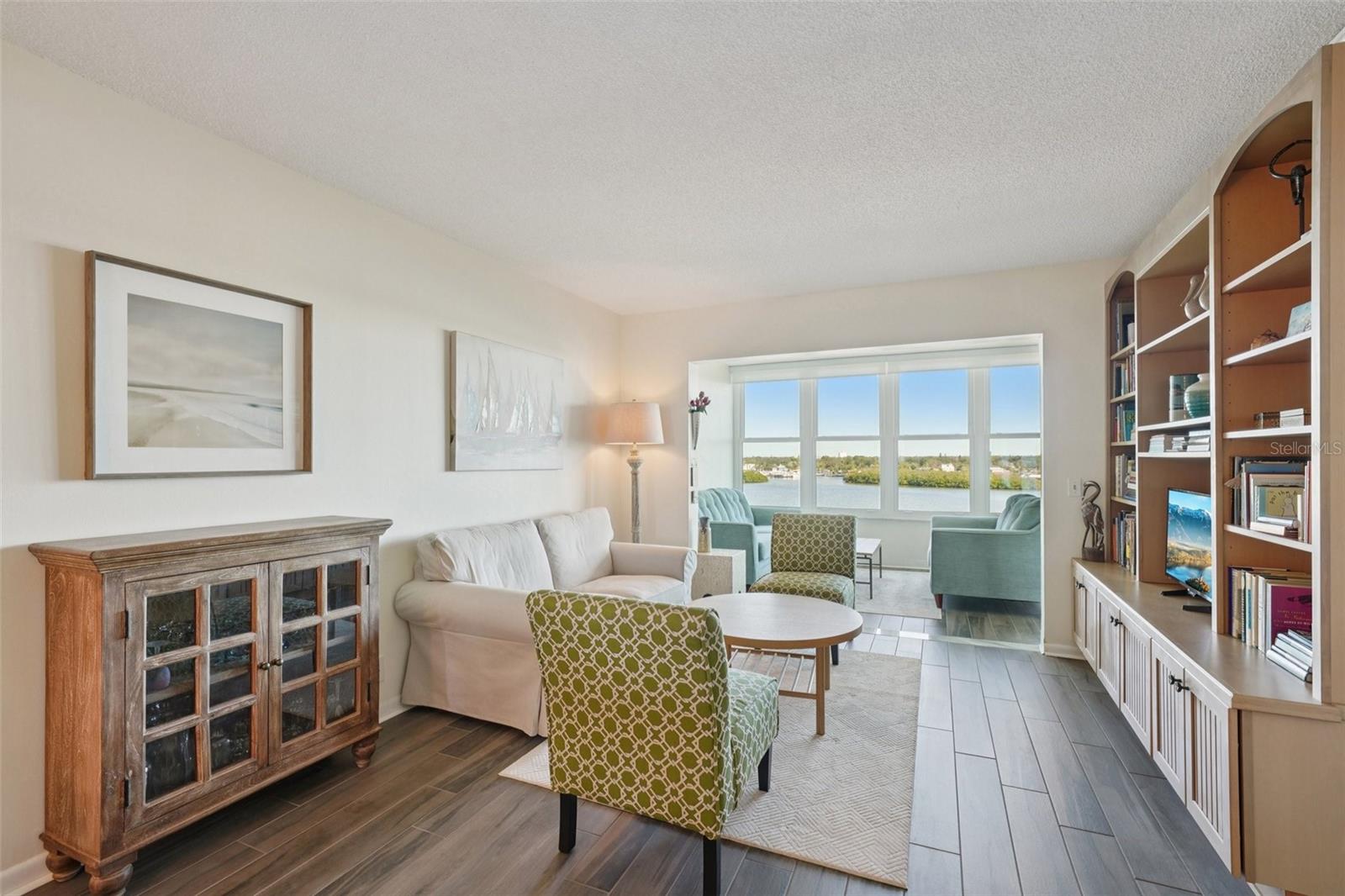 SHORE CREST BLDG - Residential