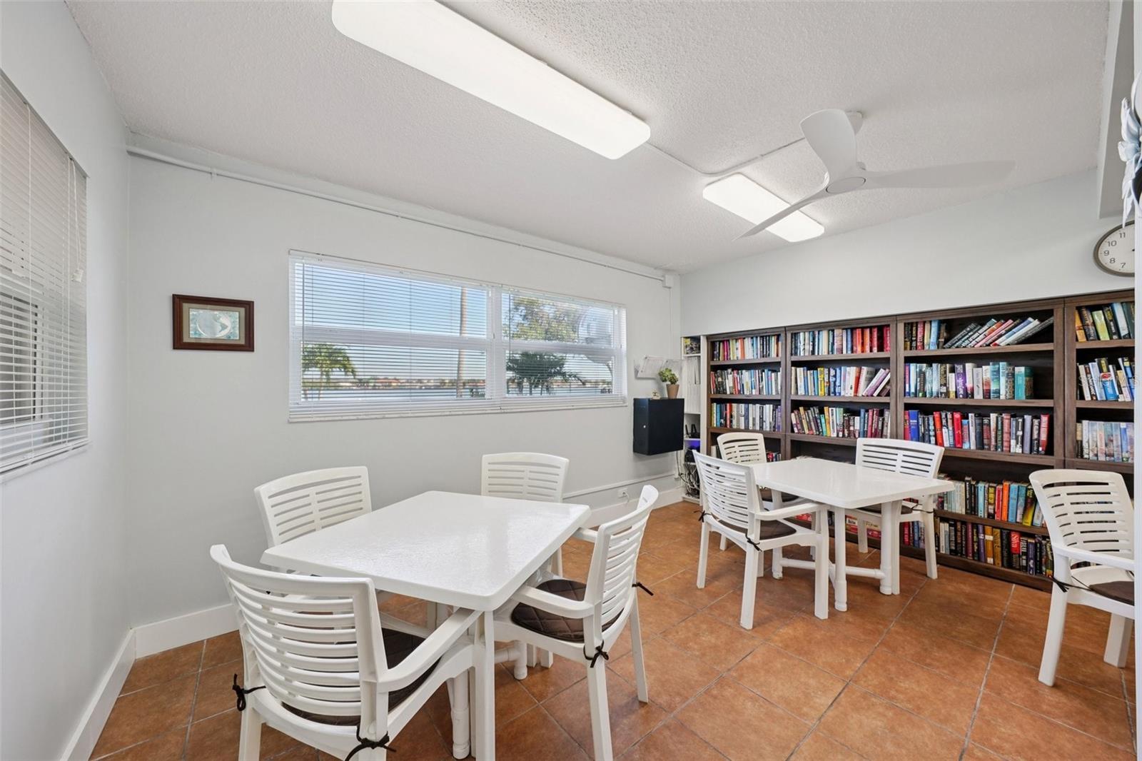 SHORE CREST BLDG - Residential