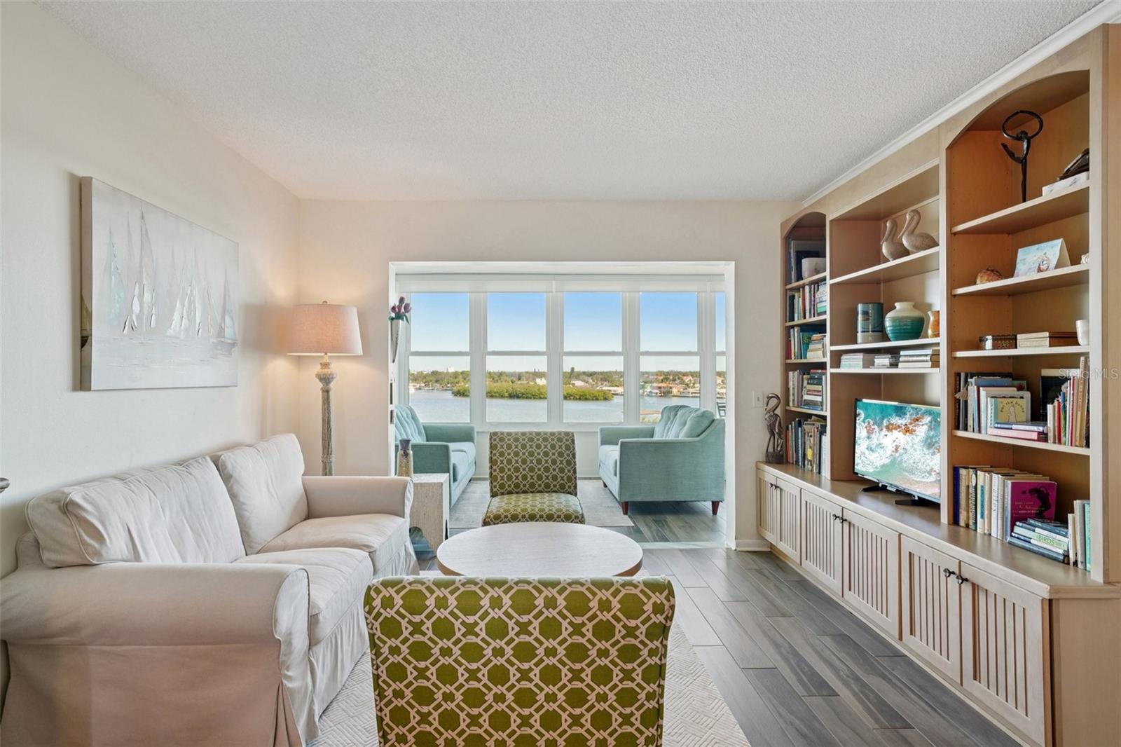 SHORE CREST BLDG - Residential