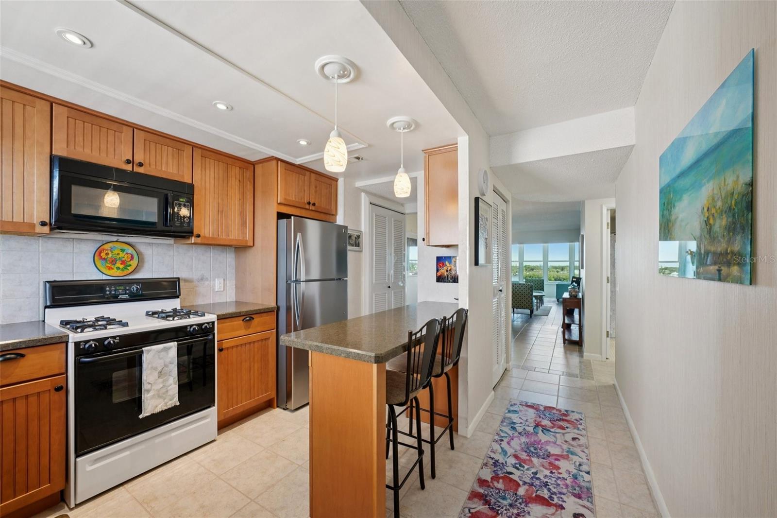 SHORE CREST BLDG - Residential