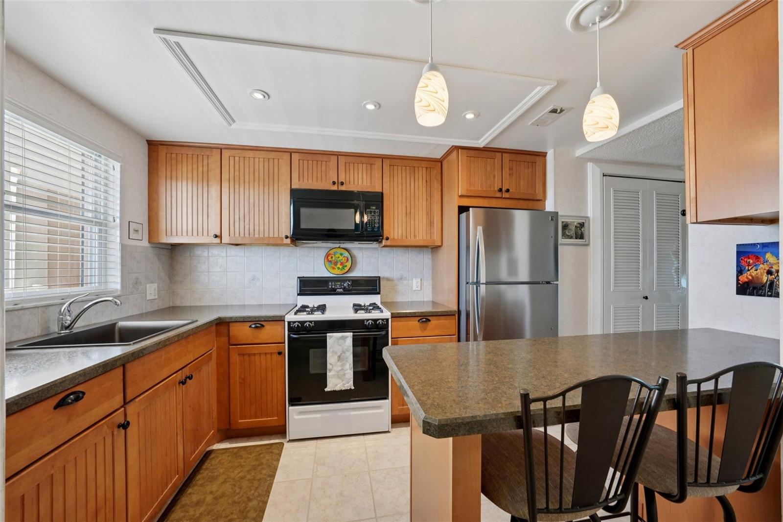 SHORE CREST BLDG - Residential