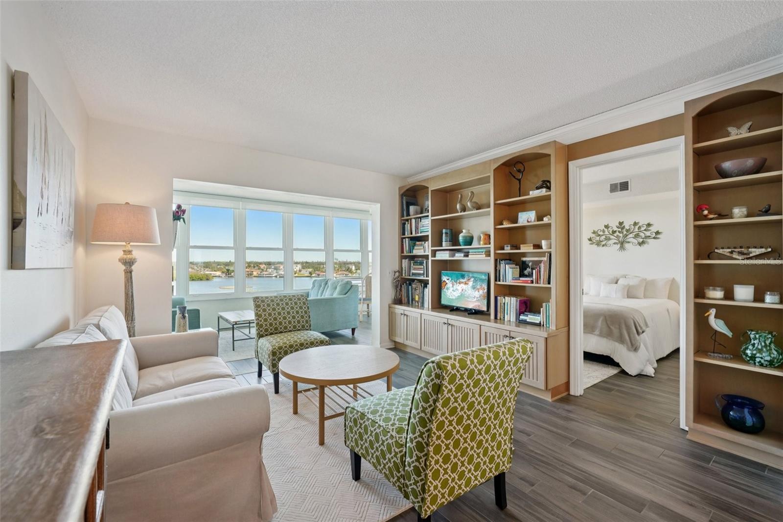 SHORE CREST BLDG - Residential