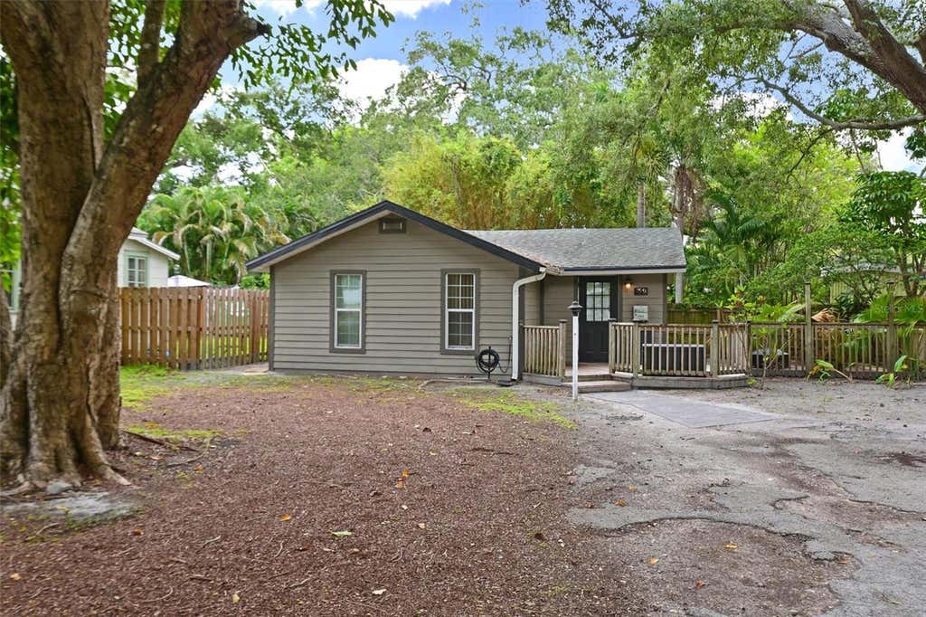 Photo of 2212 11th Avenue W, Bradenton, FL 34205 (MLS # A4702196)