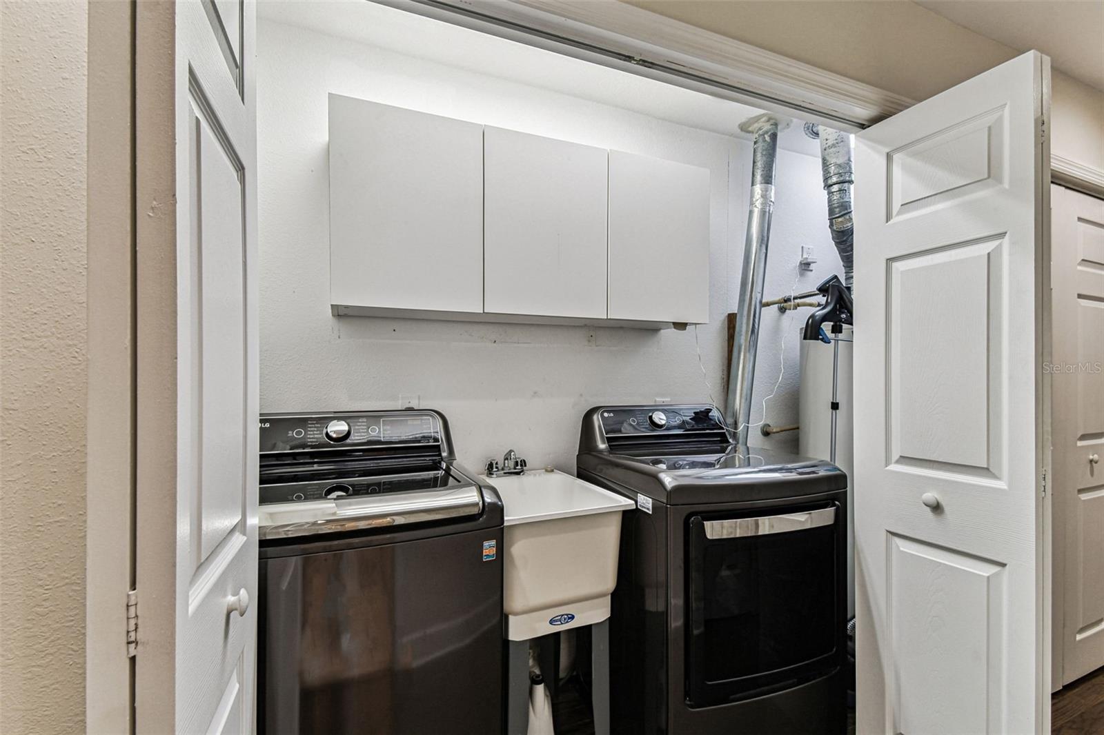 SUNSET PARK - Residential Lease
