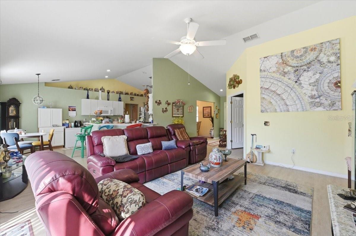 DINNER LAKE SHORES PH 01 - Residential
