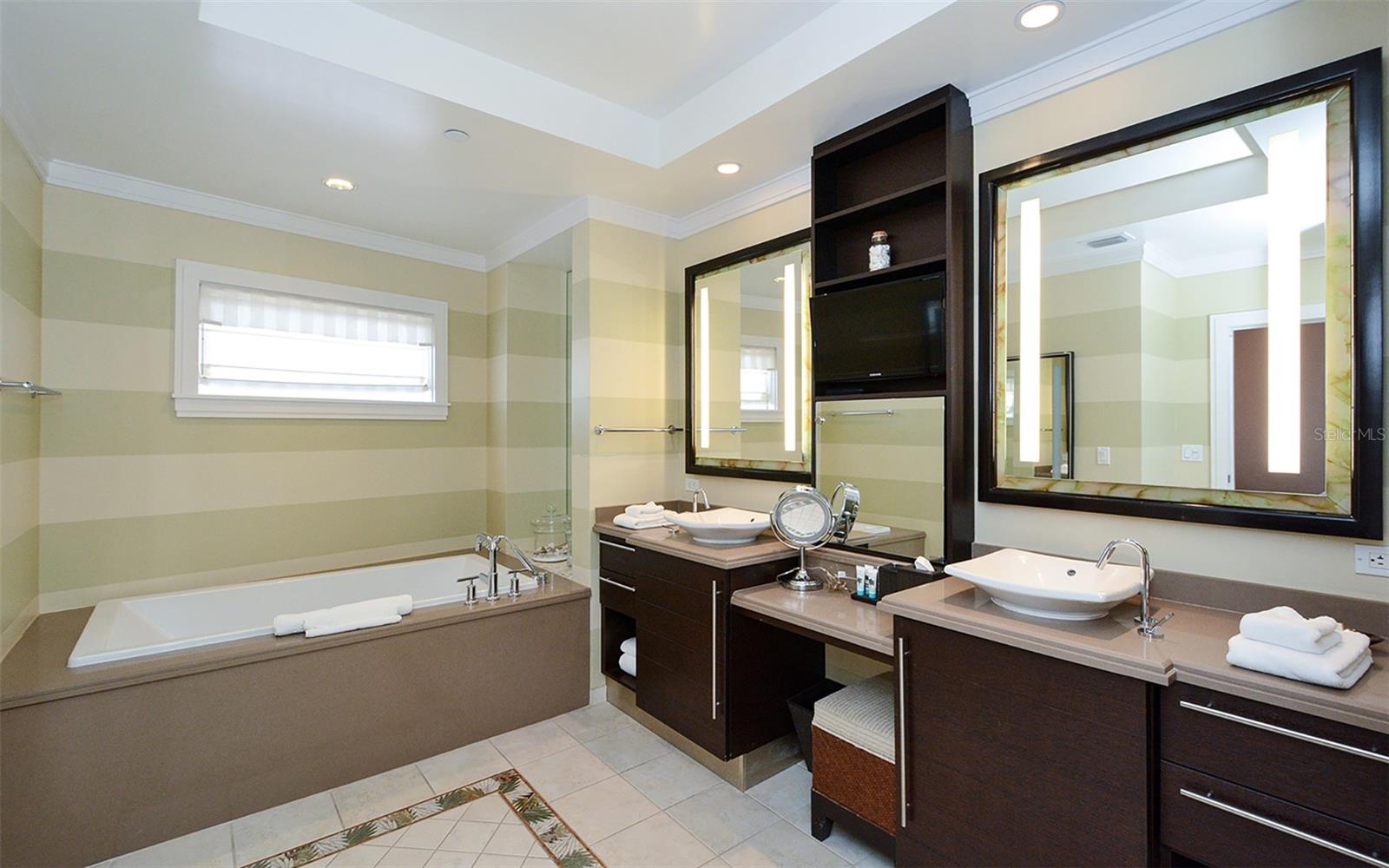 SIESTA KEY BEACH RESIDENCES - Residential