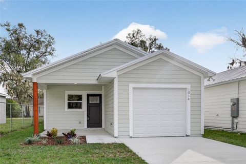 Photo of 1014 E Hazzard Avenue, Eustis, FL 32726 (MLS # O6371791)