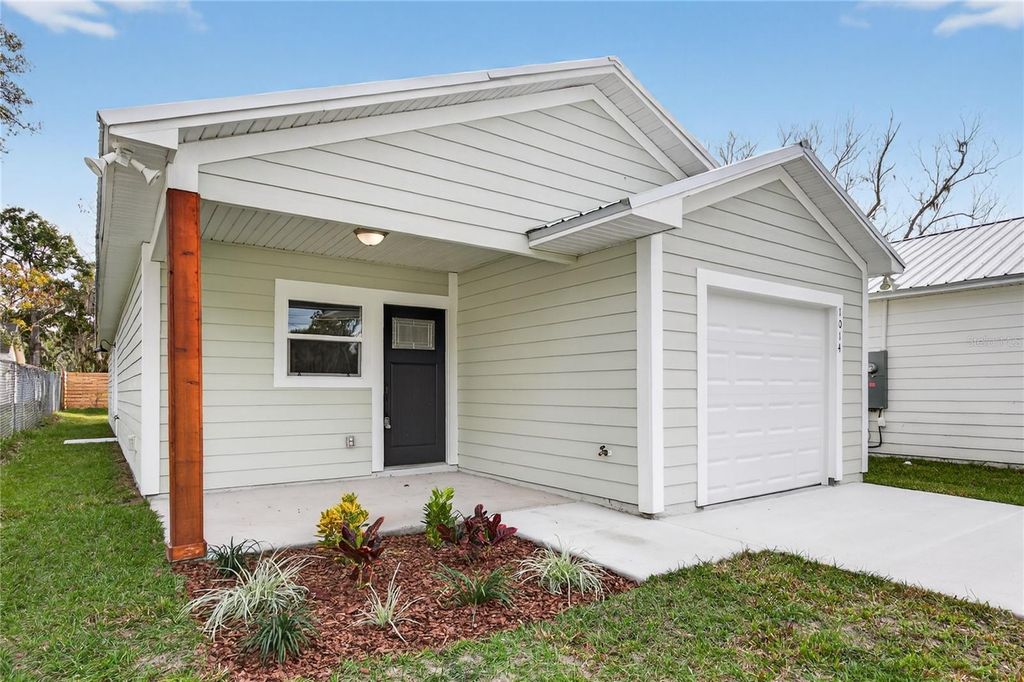 Photo of 1014 E Hazzard Avenue, Eustis, FL 32726 (MLS # O6371791)