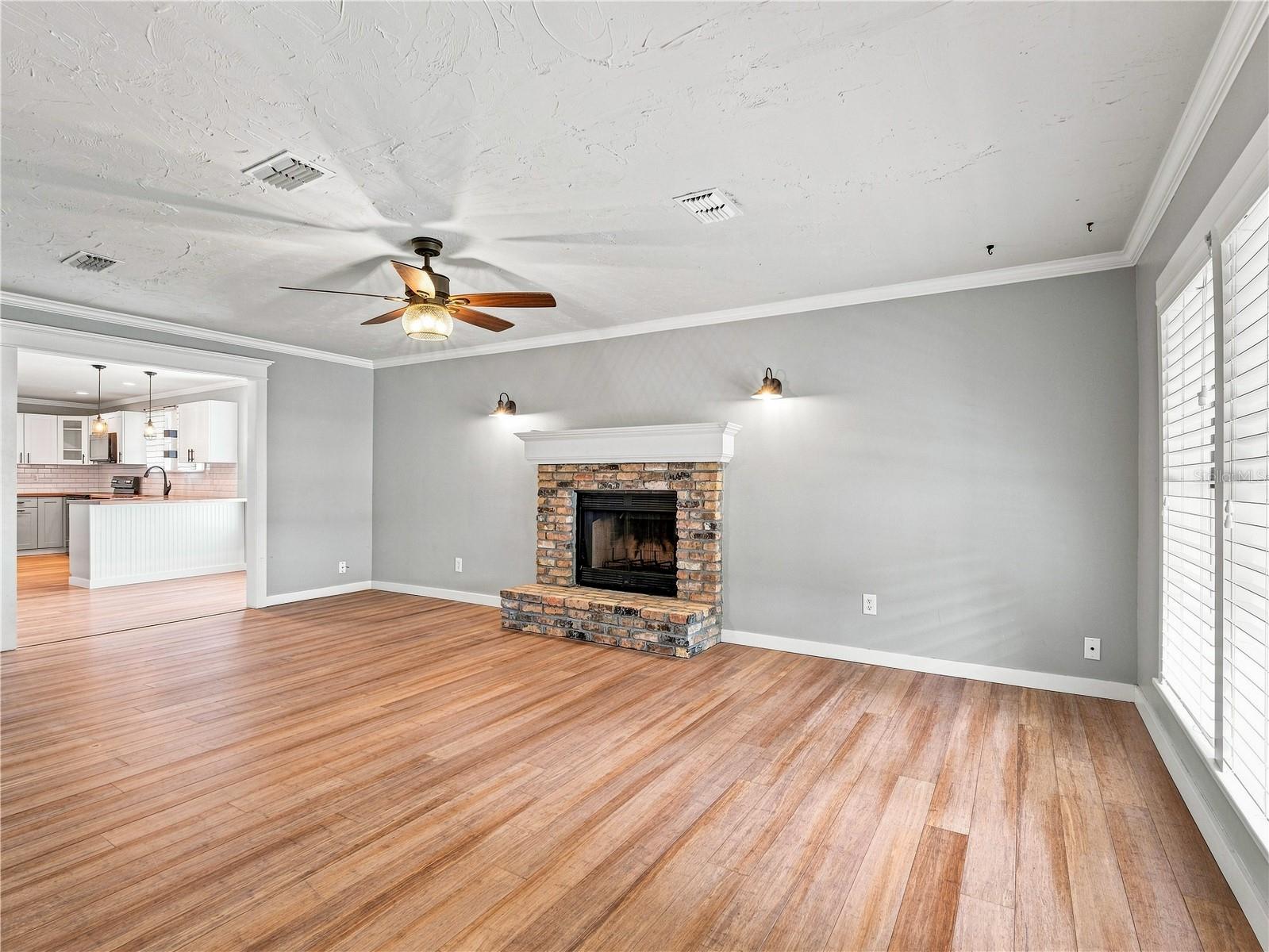813 LIVE OAK STREET