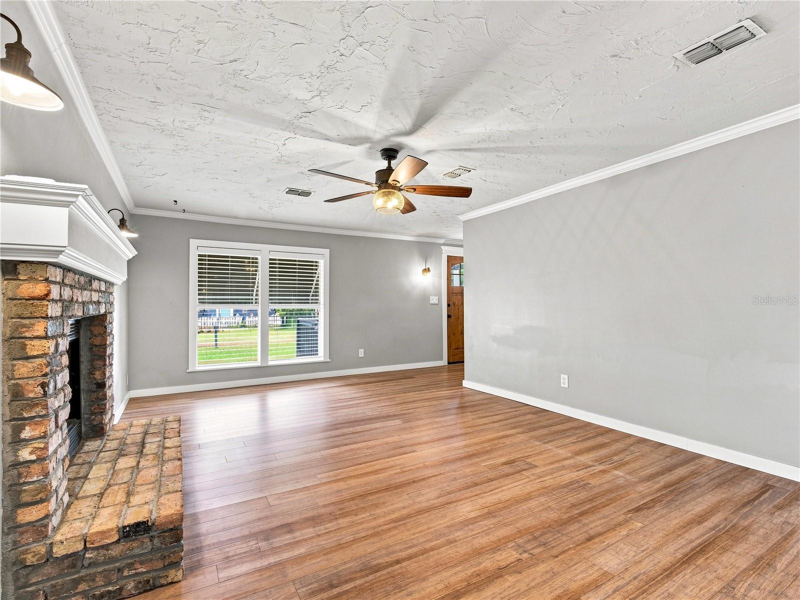 813 LIVE OAK STREET